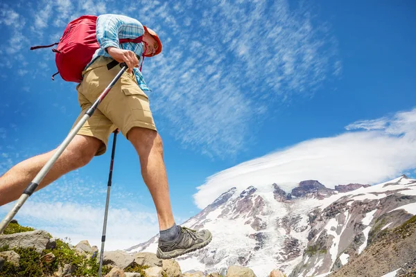 Backpacker Summer Mountains — Stock Photo, Image