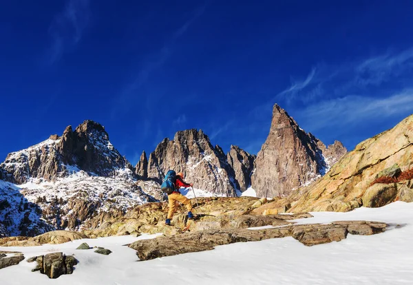 Man Hiking Equipment Walking Sierra Nevada Mountains California Usa — Stock Photo, Image