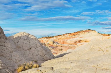 Vermilion Cliffs Ulusal Anıtı. Gün doğumunda manzara manzarası. Alışılmadık dağ manzarası. Güzel doğal arkaplan.