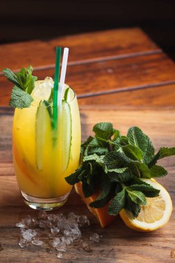 Malzemelerle el yapımı limonata