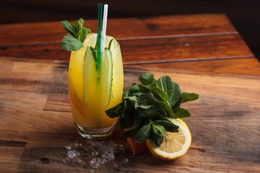 Malzemelerle el yapımı limonata