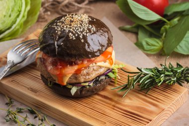 Sığır siyah topuz ile moda parlak burger
