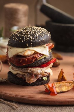 Dört etler siyah topuz ile trendy burger