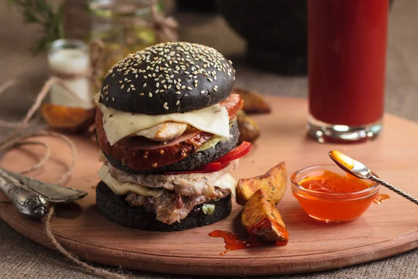 Dört etler siyah topuz ile trendy burger