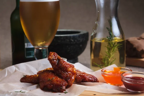 Chicken wings in spicy sour sauce served on paper — Stock Photo, Image