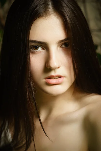 Piękny portret młodej kobiety — Zdjęcie stockowe