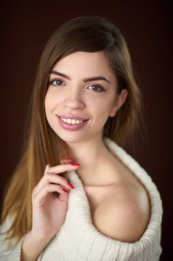 Model klasik test çekim sırasında stüdyoda poz