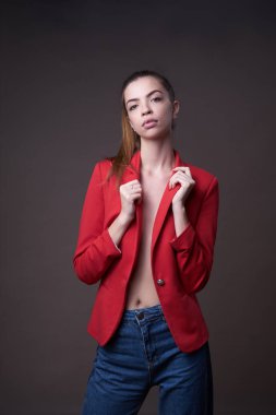 Model klasik test çekim sırasında stüdyoda poz