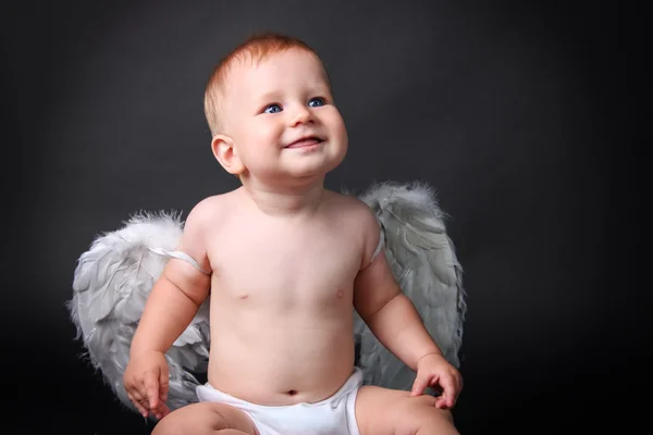 赤ちゃん天使の翼を持つ ロイヤリティフリーのストック画像