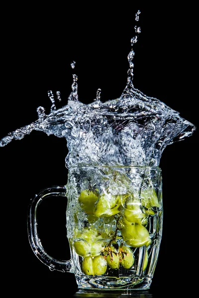 Zielone winogrona Artystyczny Splash — Zdjęcie stockowe