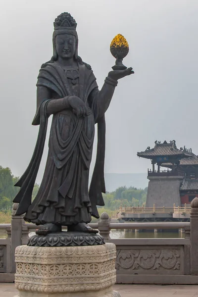 Estátua Budista nas Grutas — Fotografia de Stock