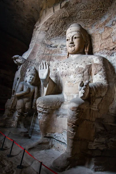 巨大な石の仏像彫刻 — ストック写真