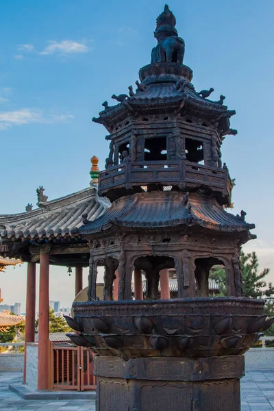 Puits de feu en forme de pagode — Photo