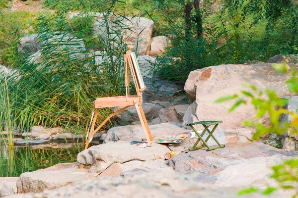 Travel easel in the park — Stock Photo, Image