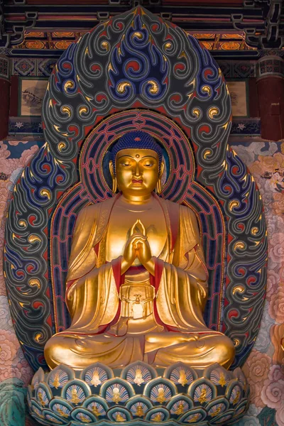 Goldener Riesenbuddha — Stockfoto