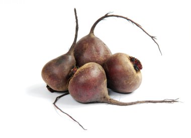 Beyaz bir arka planda pancar