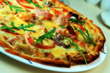 Pizza ile deniz ürünleri 