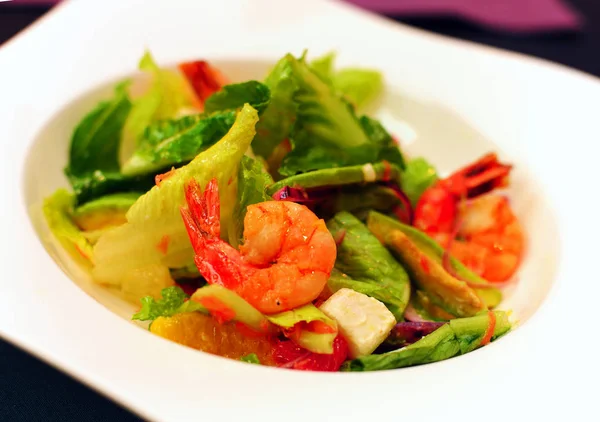Salad from seafood and vegetables — Stock Photo, Image
