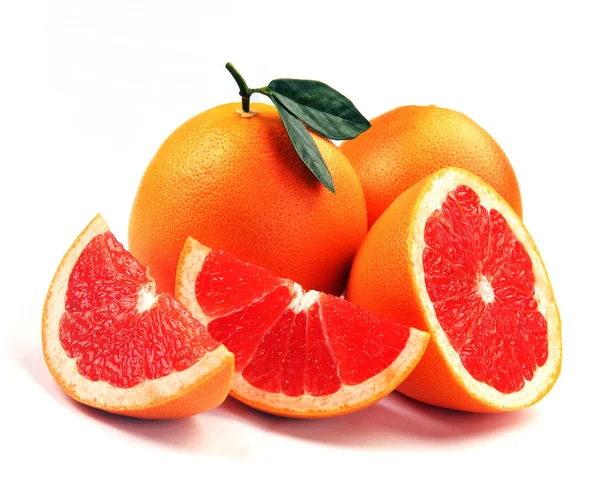 Isolated grapefruits. Collection of whole pink grapefruit and sl — Stock Photo, Image