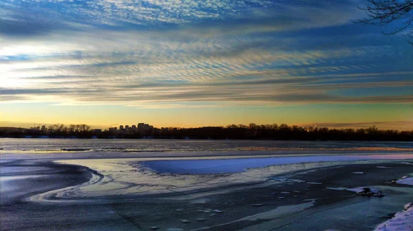 El puente del sur por la noche, Kiev, Ucrania.Sunset en el Dnieper R —  Fotos de Stock