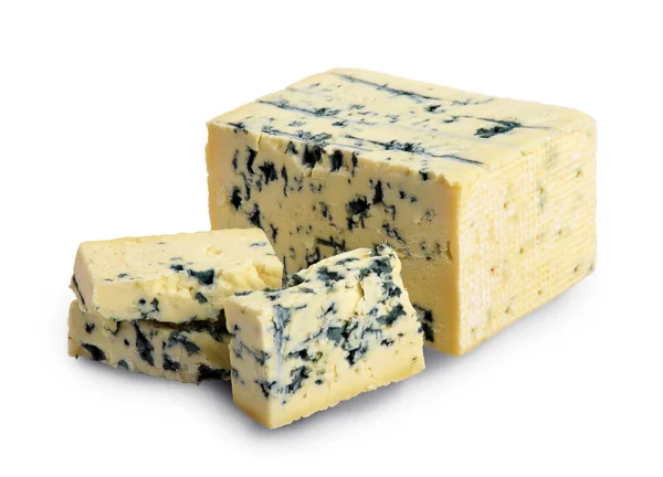 Roquefort-Käse mit Mehltau auf weißem Hintergrund — Stockfoto