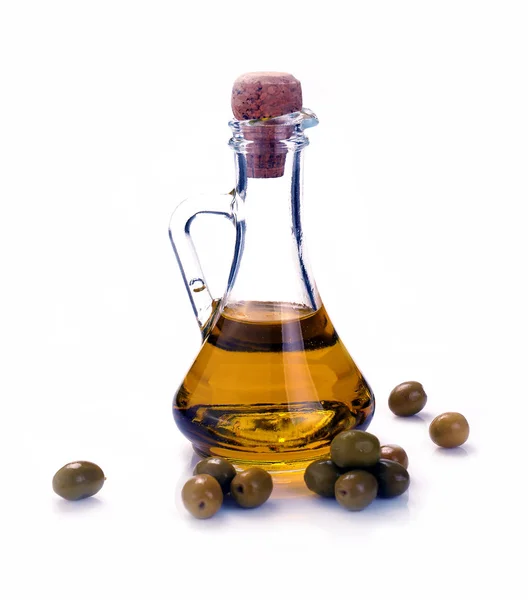 Karafka z oliwy z oliwek na białym tle — Zdjęcie stockowe