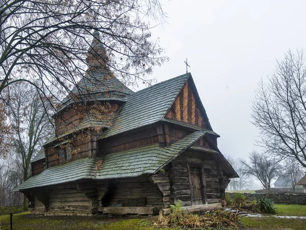 Γραφικό Αγροτικό Τοπίο Ενός Αυθεντικού Ουκρανικού Χωριού Πολύχρωμο Φθινόπωρο Ξύλινες — Φωτογραφία Αρχείου