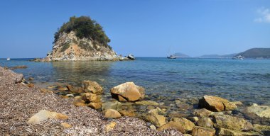 Elba Adası, Toskana, İtalya, Europe küçük bir adada ile romantik sakin plaj.