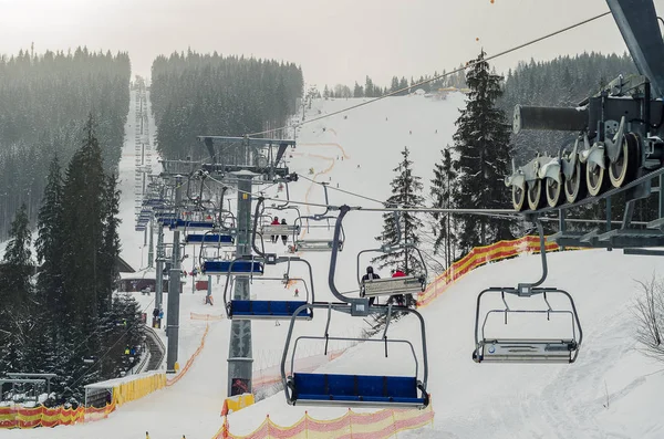 De koude aard van het skigebied — Stockfoto