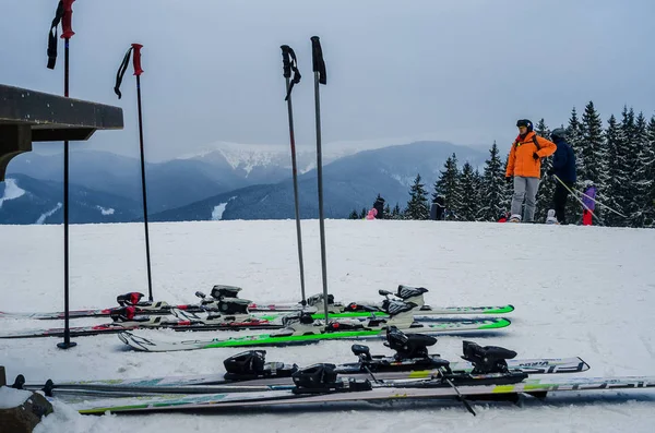 Den kalla naturen av skidorten Royaltyfria Stockfoton