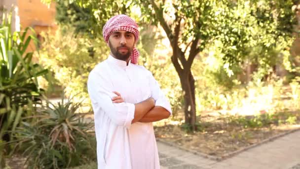 Hombre árabe joven — Vídeos de Stock
