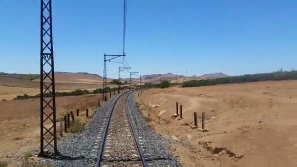 Vías férreas en una escena rural — Vídeos de Stock