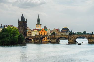 Prag 'daki Charles Köprüsü