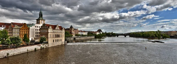 布拉格和伏尔塔瓦河 — 图库照片