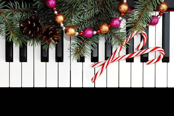 Tarjeta de Navidad con piano — Foto de Stock