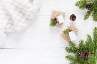 Beyaz hediye kutuları