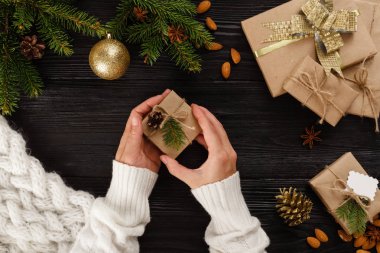 siyah ahşap hediye kutusu