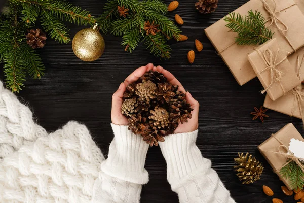 Gift box on black wood — Stock Photo, Image