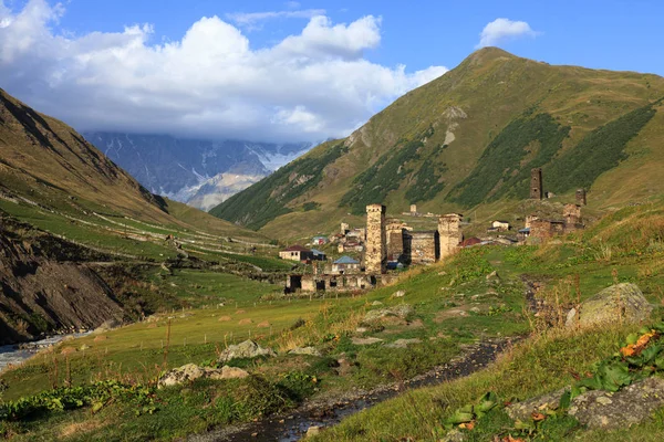 Village in mountains — Stock Photo, Image