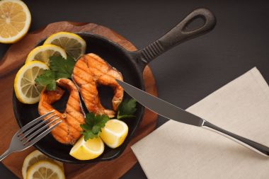 Kızartılmış veya ızgara somon