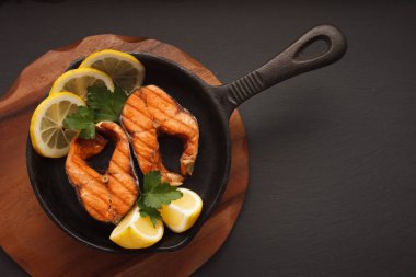 Kızartılmış veya ızgara somon