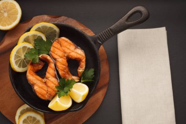 Kızartılmış veya ızgara somon