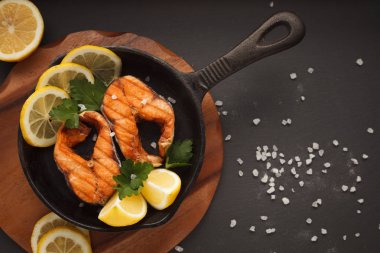 Kızartılmış veya ızgara somon