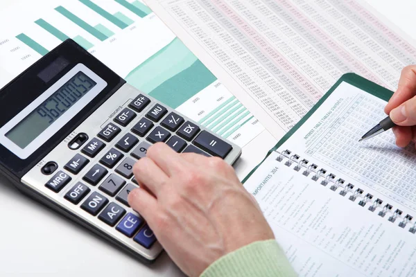 Businesswoman with calculator in the office — Stock Photo, Image
