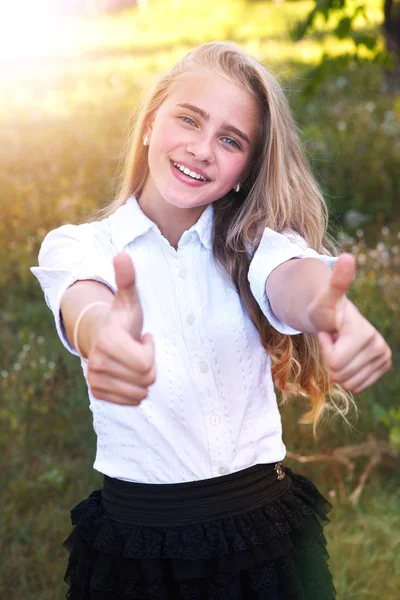 Happy female college student in the morning. Ok — Stock Photo, Image