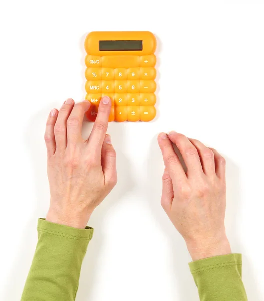 Tangan di jaket hijau dan kalkulator kuning — Stok Foto