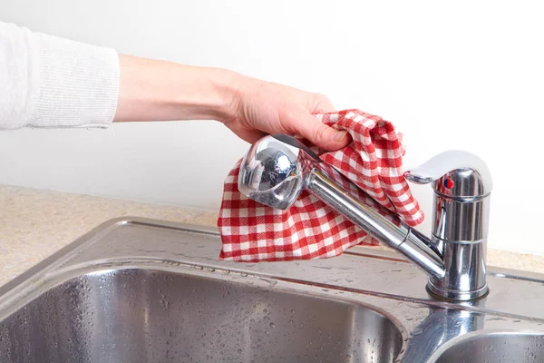 Cleaning sink. Kitchen — Stock Photo, Image
