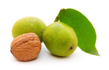 Beyaz arka planda izole ceviz