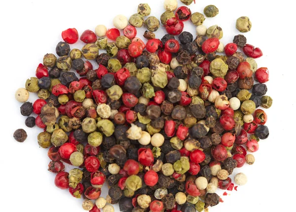 Beyaz zemin üzerine biber karışımı