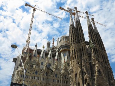  05.07.2016, Barselona, İspanya: Sagrada Familia Kilisesi eksilerini altında